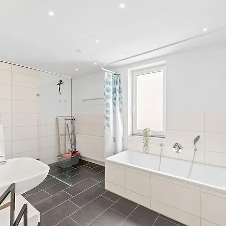 Apartment Es02 Schoenes Fuer Teams - 2 Schlafzimmer, 4 Einzelbetten, Naehe Messe *