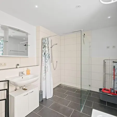 Apartment Es02 Schoenes Fuer Teams - 2 Schlafzimmer, 4 Einzelbetten, Naehe Messe Oberesslingen